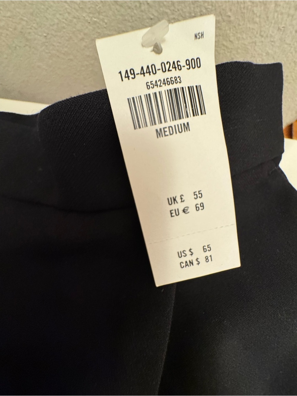 Abercrombie & Fitch Black High-Waisted Tailored Pleat Shorts - Picture 5 of 7